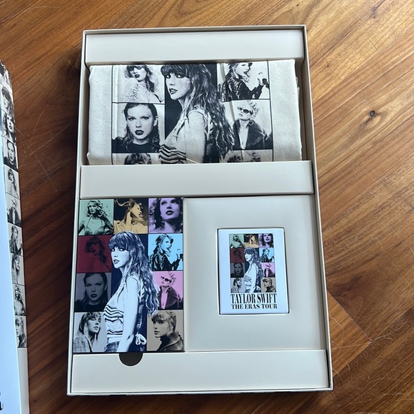 COMPLETE Taylor Swift Eras Tour VIP Denver - Picture 3 of 12